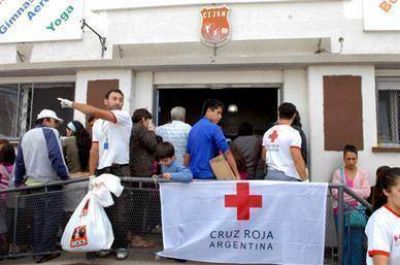 Forcejeos e insultos contra Scioli y Alicia Kirchner en el centro de donaciones