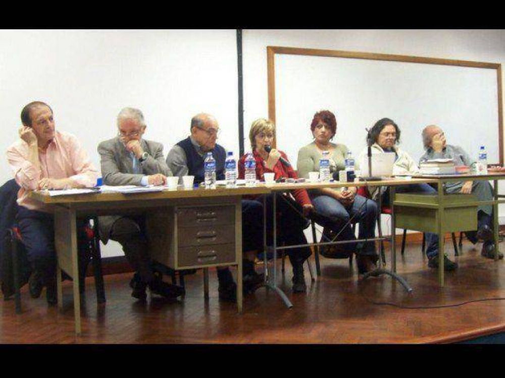 Candidatos al rectorado debatieron sus propuestas