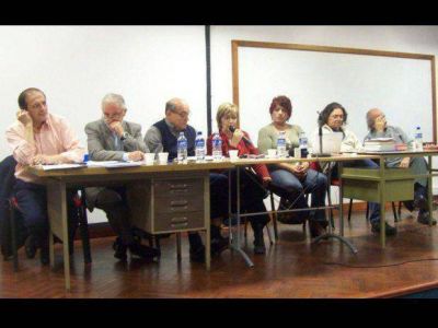 Candidatos al rectorado debatieron sus propuestas
