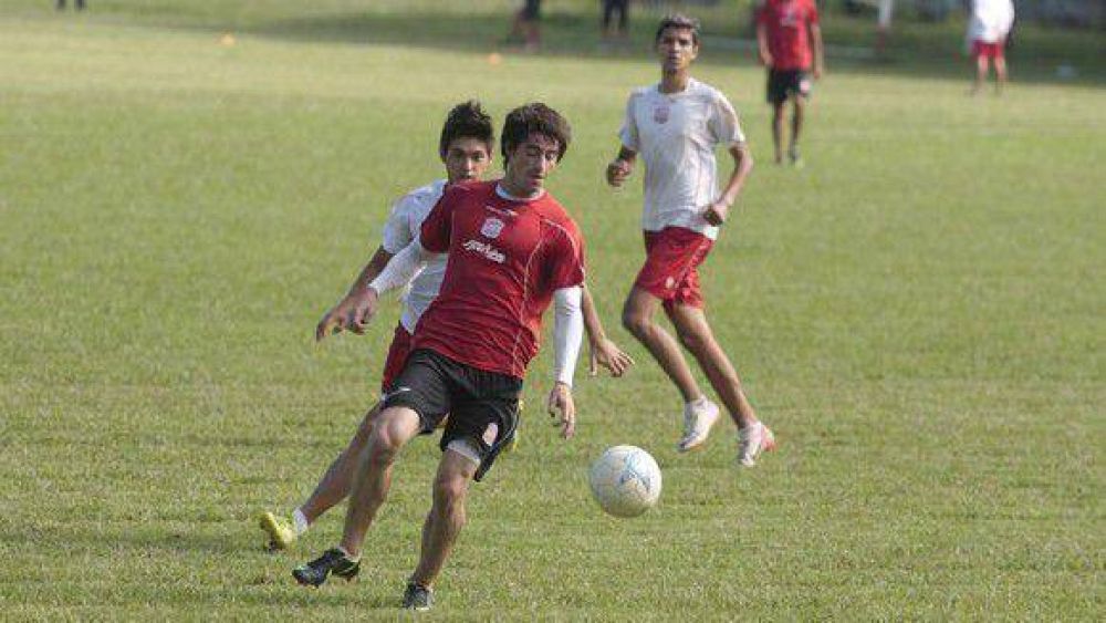 Rold�n prob� a Bruno Lescano en lugar del lesionado Goicoechea