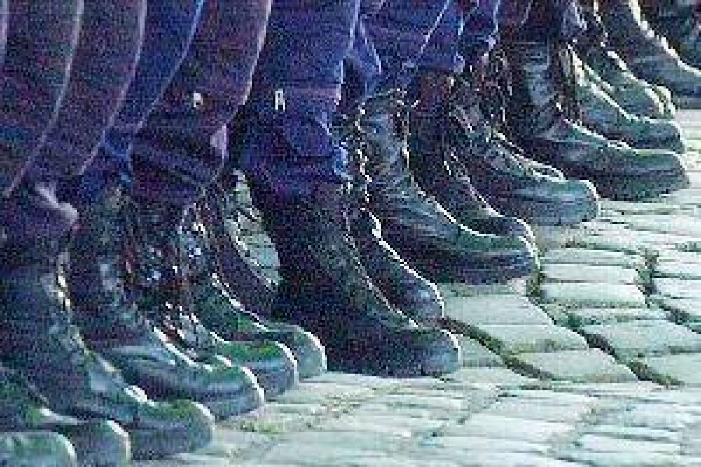 Tres polic�as detenidos por cobro irregular de adicionales