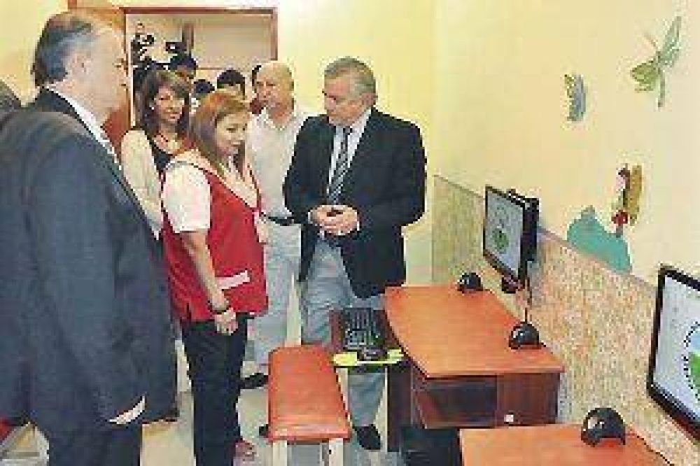 Infante habilit� nuevo gabinete de inform�tica en un jard�n de infantes