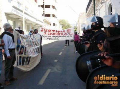 �Es una verg�enza que tengan que venir de afuera para que ac� haya justicia�