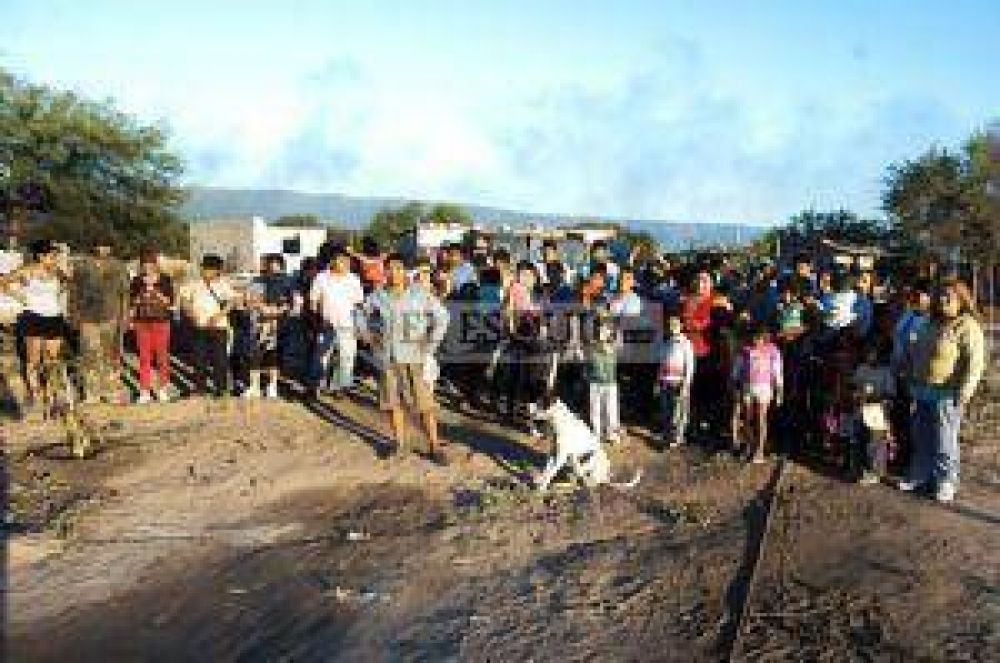 Familias se asentaron y construyen viviendas en terrenos municipales