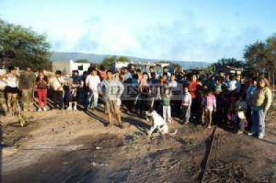 Familias se asentaron y construyen viviendas en terrenos municipales