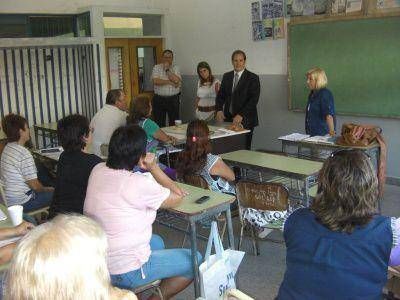 CAPACITAN AL PERSONAL ENCARGADO DE COMEDORES DE JARDINES MUNICIPALES