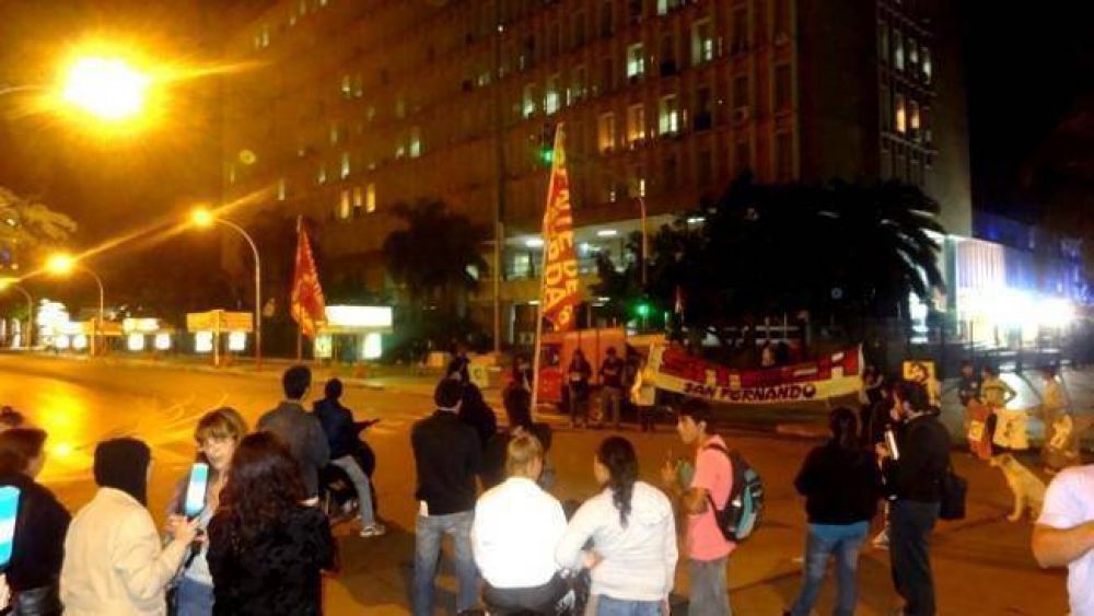 Docentes de Sitech San Fernando marcharon en memoria de Fuentealba