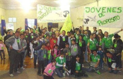 J�venes de Prop�sito apoyan candidatura a legislador de Resico