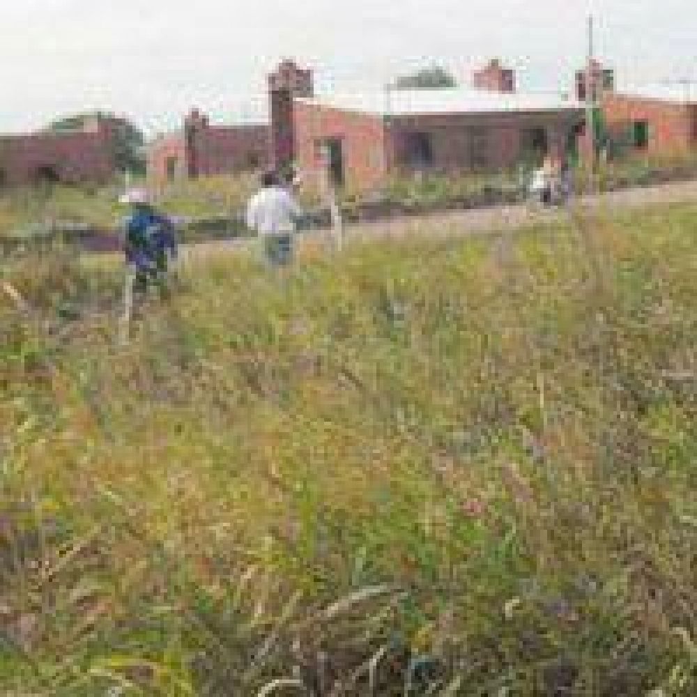 Santa Sylvina: Con cuestionamientos al intendente, usurparon 11 viviendas