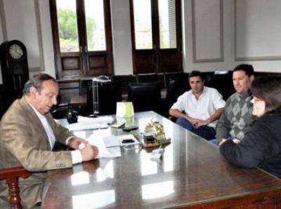 Firma de convenio para la reutilizaci�n de residuos inform�ticos