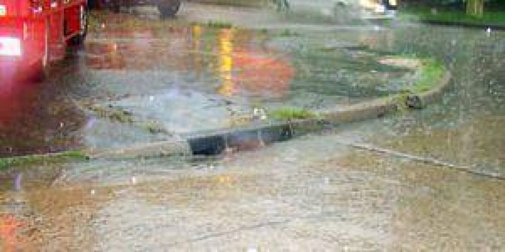 Resaltan que los desag�es pluviales funcionaron �a pleno� en la capital