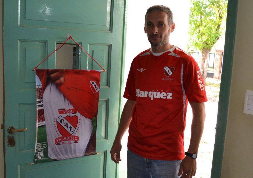 La pe�a del Club Independiente realiza colecta para los afectados por la inundaci�n de La Plata