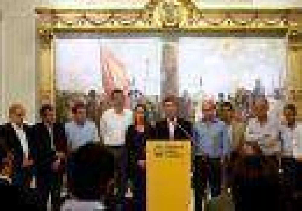 MACRI AUMENT� POR DECRETO LOS SUBSIDIOS