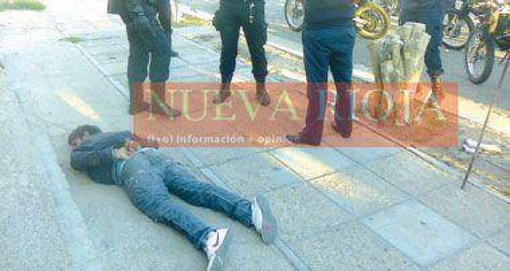 Un delincuente detenido luego de robar una cartera con 2.100 pesos