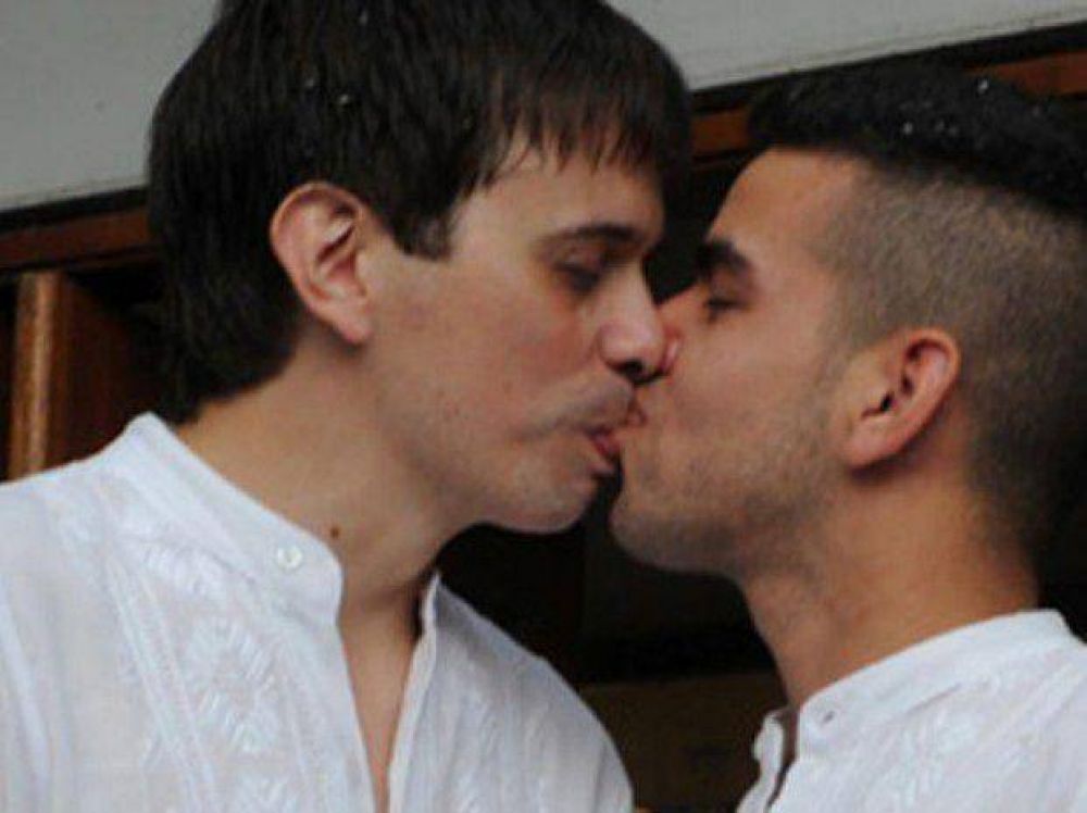 Paraguay no avala a pareja gay casada en Rosario