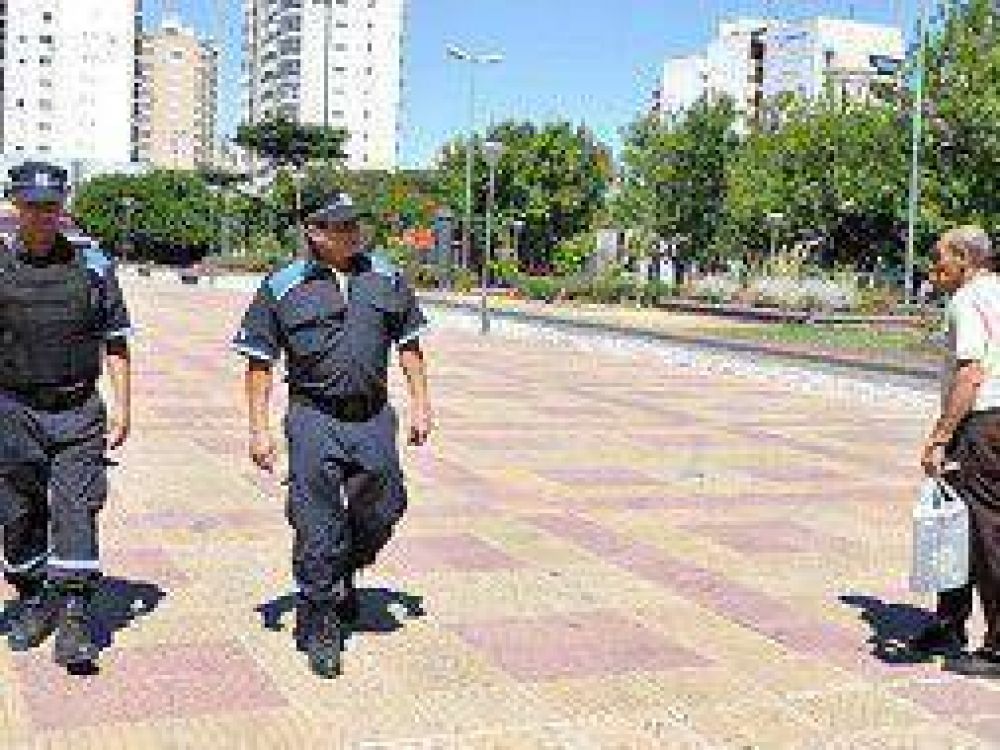 Por la inseguridad, los vecinos comenzar�n a cuidar las plazas en Lomas de Zamora