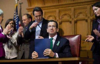 Connecticut aprueba la ley de control de armas m�s estricta de los EE.UU.