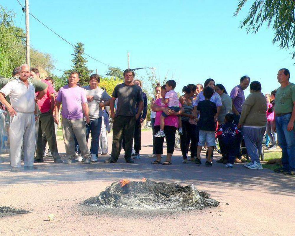 POL�MICA EN EL AMANECER: �ES UN PROYECTO PARA QUE CUATRO O CINCO VIVOS SE LLENEN DE PLATA�