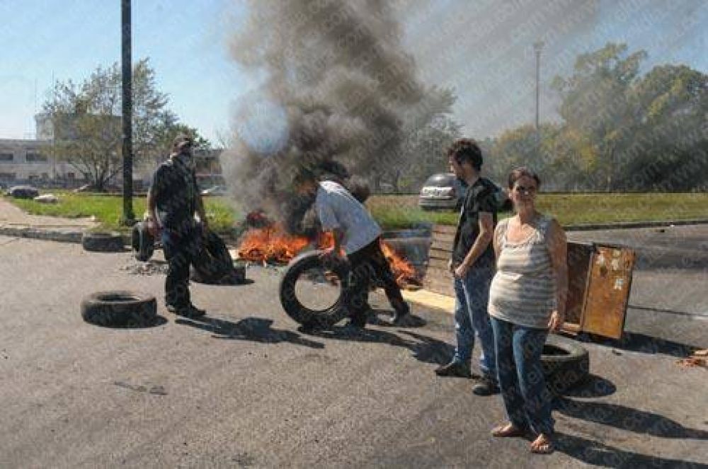 Protestas y bronca en varios de los barrios afectados