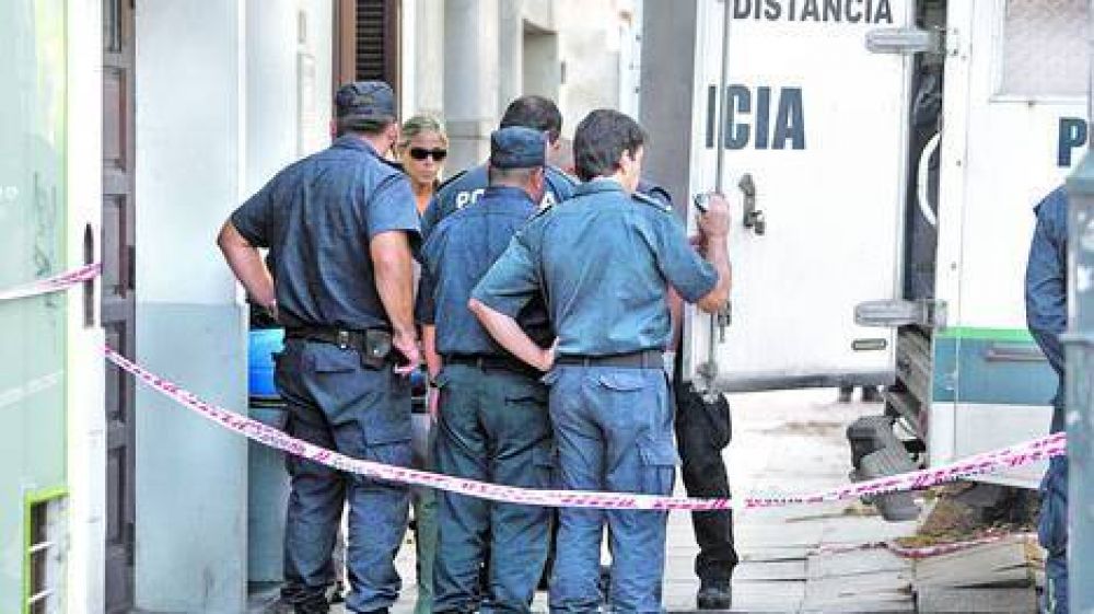 Mar del Plata: Estrangularon al primo de un funcionario de Seguridad