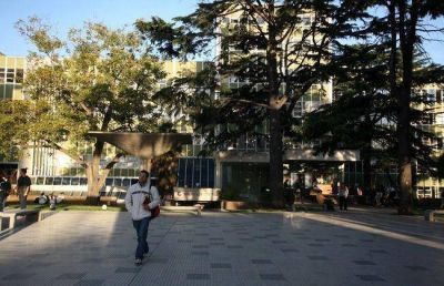 Universitarios acuerdan un aumento del 29 %