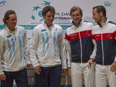Nalbandi�n y Zeballos buscar�n desnivelar hoy la serie ante Francia