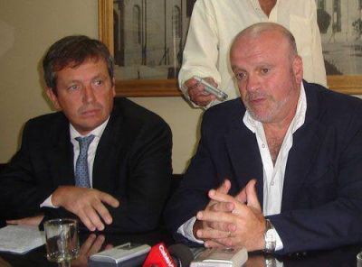 El Ministro de Asuntos Agrarios Emilio Monz� en Ayacucho
