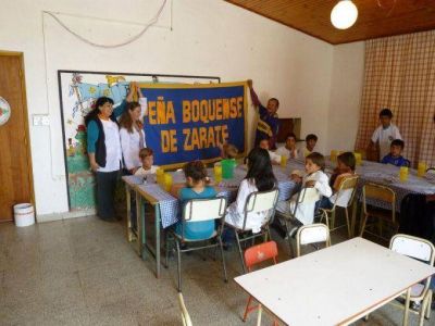 La Pe�a Boquense llevo donaciones a la Escuela 14 de la isla