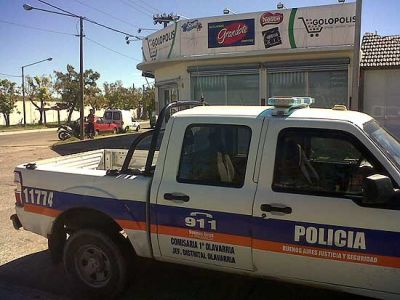 Asalto y miedo en un comercio: gatill� varias veces y un disparo dio en el techo