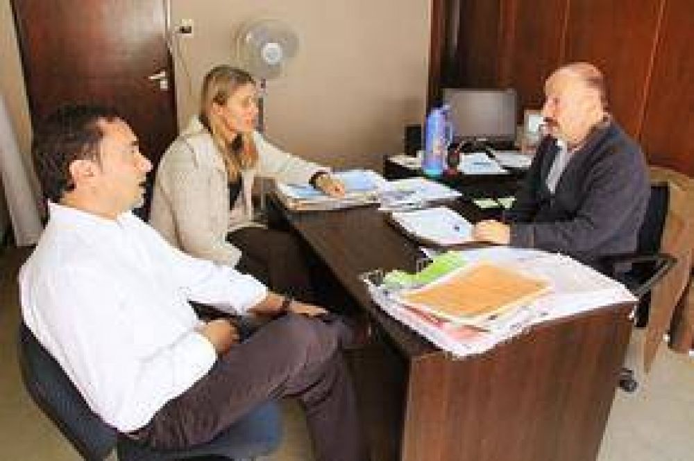 Reuni�n de Inza con funcionarios por evoluci�n de programas para el Desarrollo Econ�mico local