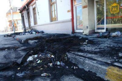 Se levant� el bloqueo en la Municipalidad, pero persiste el paro