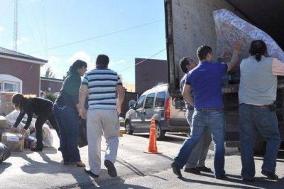 Parti� el primer cami�n con materiales para damnificados