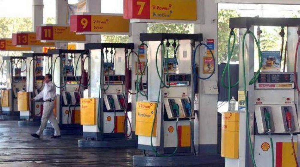 La nafta s�per se acerca a los 8 pesos en algunas estaciones