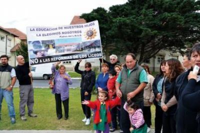Nueva manifestaci�n en contra de las reformas educativas en el Liceo Militar