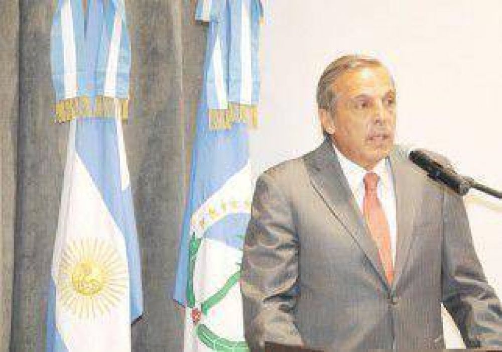 Sapag advirti� que el EPAS delegar�a la distribuci�n minorista del agua 