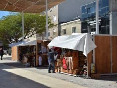 Paseo del Padre: la empresa deber� techar los puestos de los artesanos