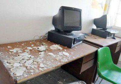 Cay� parte del cielorraso en cuatro aulas 