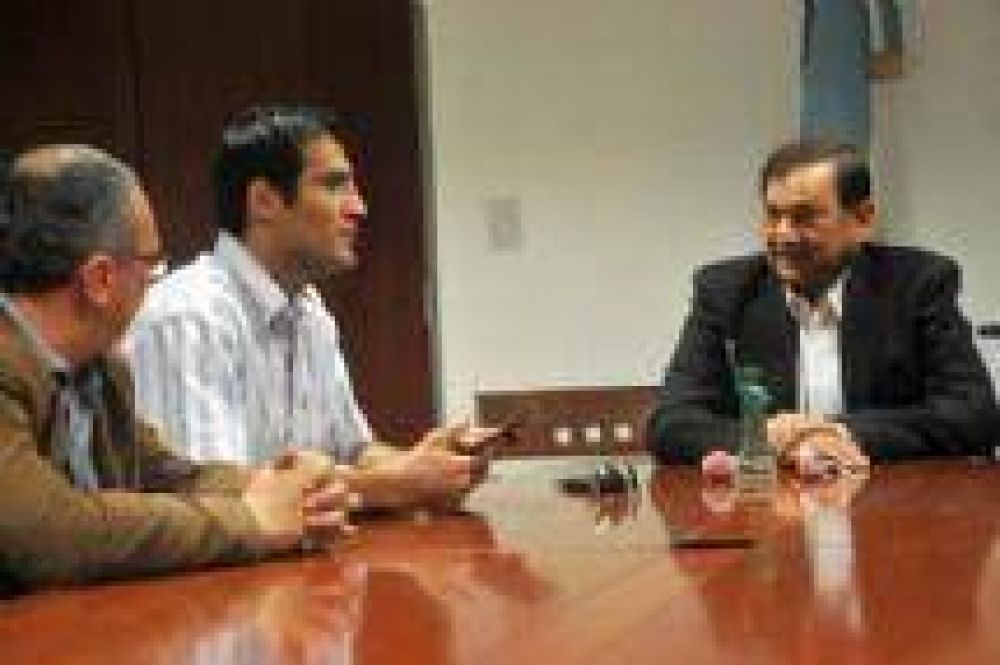 Isa recibir� a Carlos �Potro� Abreg� y su equipo de trabajo antes de ir a Buenos Aires