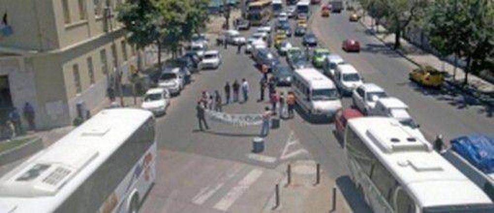 Aoita levant� el paro de transporte de media y larga distancia