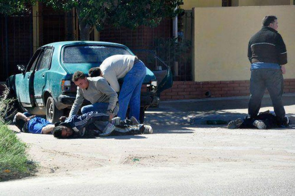 Espectacular operativo y detenci�n de cinco sospechosos en plena v�a p�blica