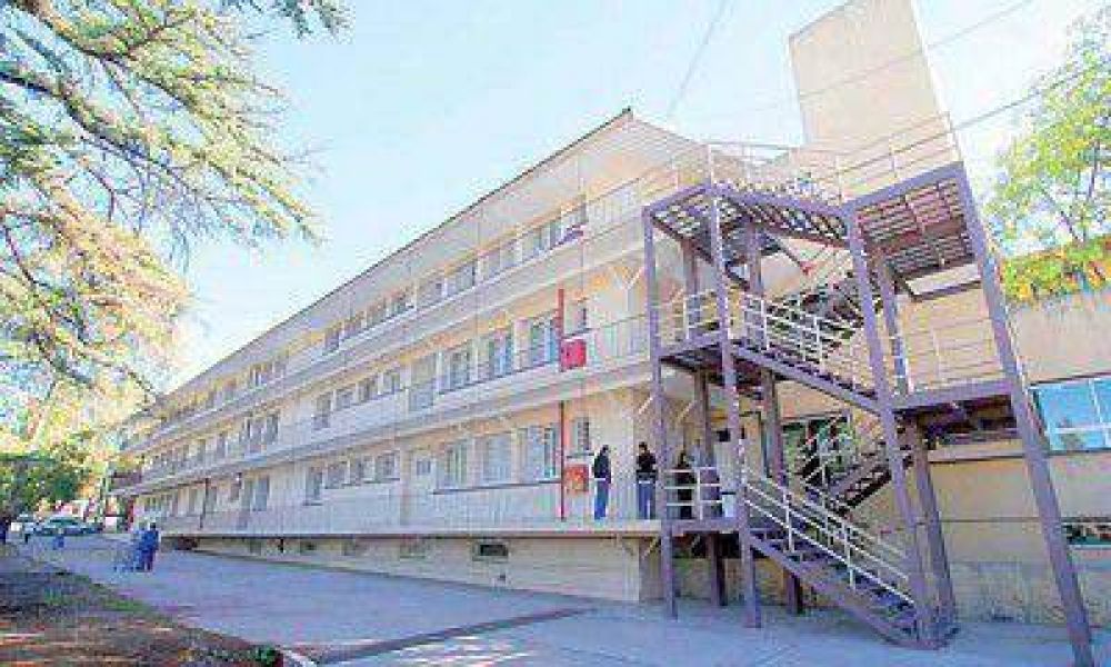 Suspenden por irregularidades a un bioqu�mico del hospital Lagomaggiore
