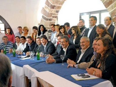Integradores y azules tendr�n su interbloque en la Legislatura
