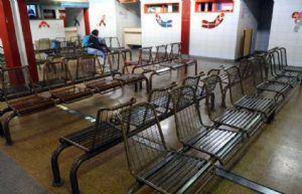 P�rez quiere limitar los paros en hospitales y centros de salud