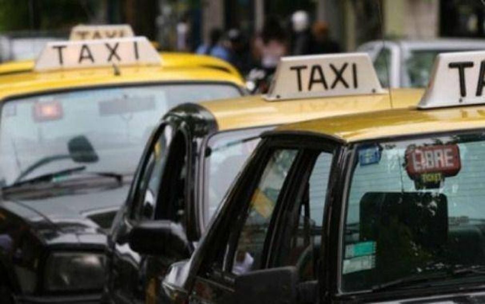 Robaron, escaparon en taxi y los atraparon
