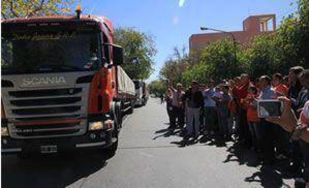 San Juan envi� cien toneladas de donaciones a La Plata