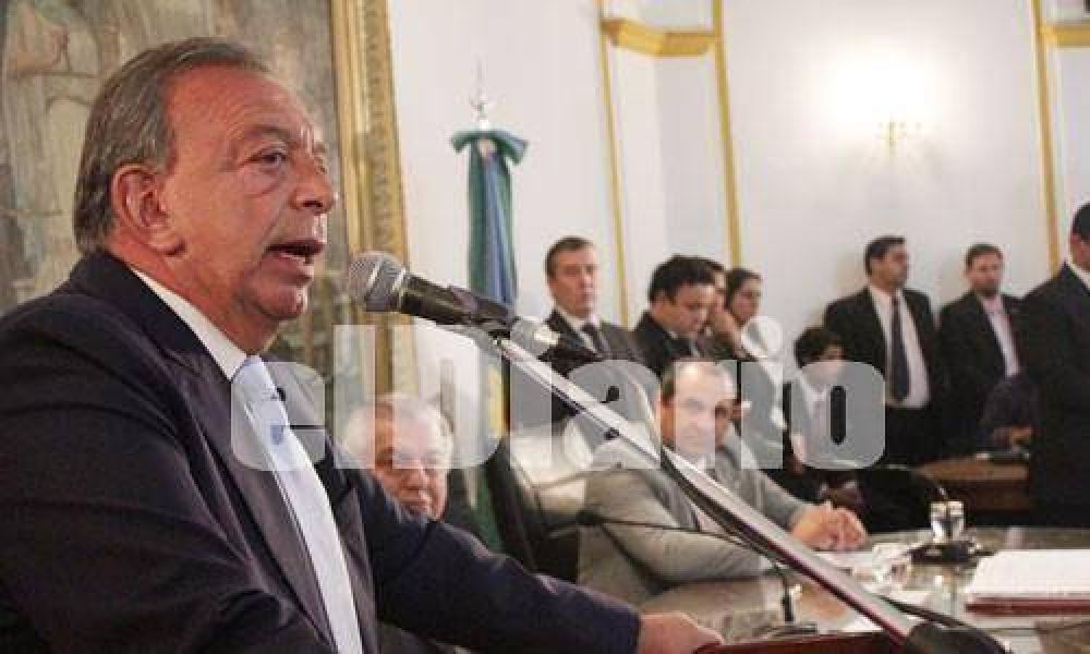 Con anuncios y promesas, Z�ccaro abri� el a�o legislativo