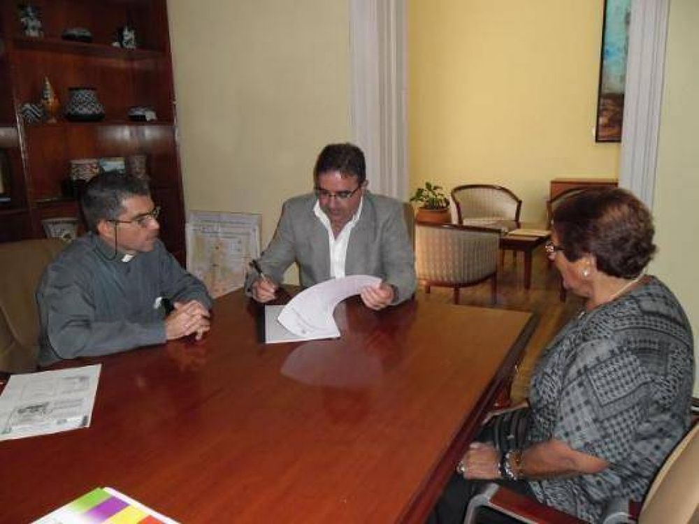 Donan terreno para la construcci�n del Templo �San Expedito�