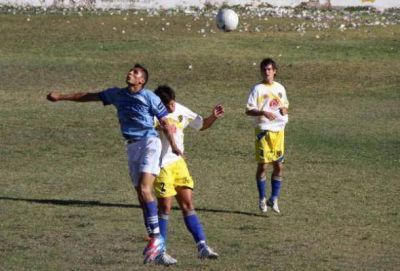 Policial perdi� 2-1 ante Del Bono, que festej� no descender