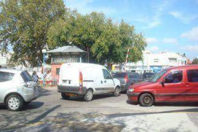 Comerciantes de Bernal dudan que en un mes comiencen las obras del bajo v�as