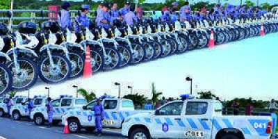 Equiparon a la polic�a con 100 camionetas y 200 motos